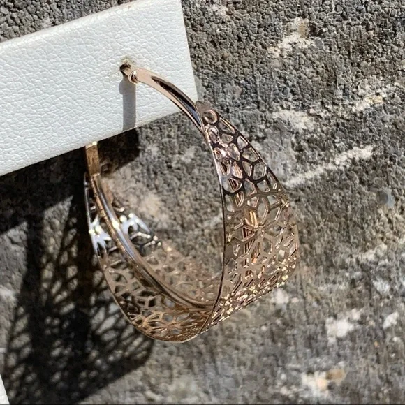 Rose gold tone hoop earrings floral cutout design new coastal cowgirl boho - Picture 7 of 11